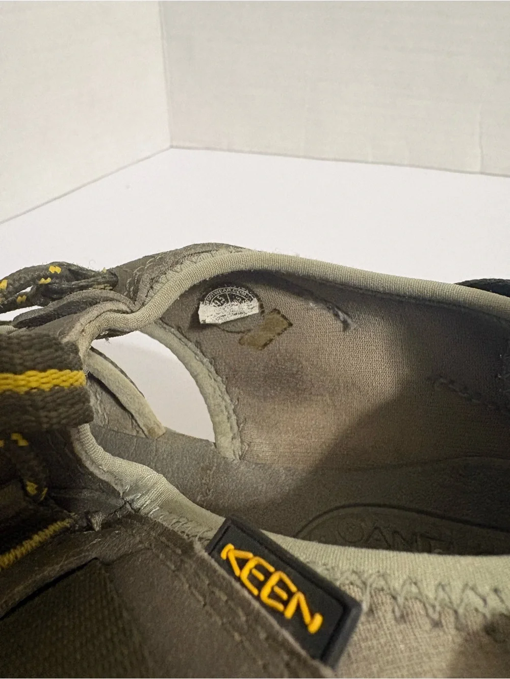 KEEN Newport H2 Olive Quick-Dry Green/Yellow Closed-Toe Men's Outdoor Sandals